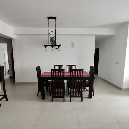 Modern Apartment In Close Proximity To The Beach Colombo Exterior foto